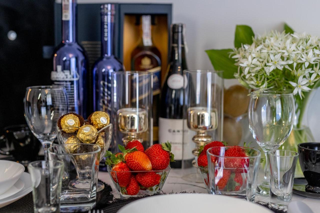 Sunrise Apartaments Luxury Рови Екстер'єр фото